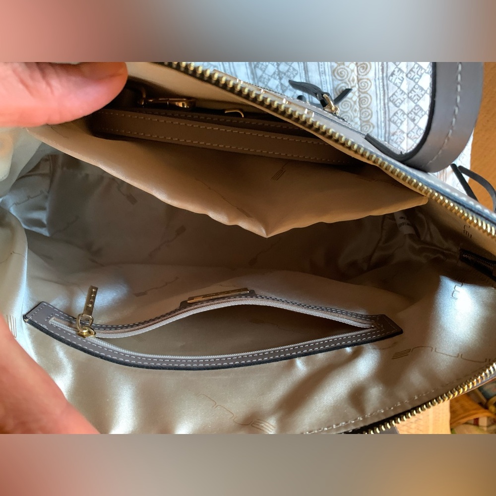Innue Taupe Grey Leather Domed Satchel NWOT Comes w/ Crossbody strap and Dustbag - Picture 5 of 9